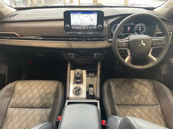 2022 Mitsubishi Outlander — photo 3