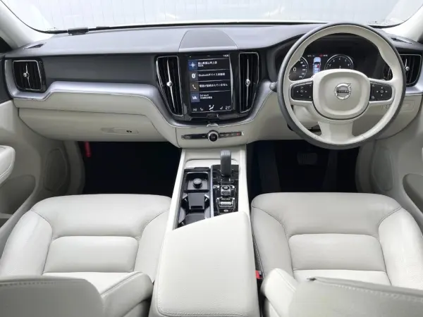 2020 Volvo Xc60 — photo 2
