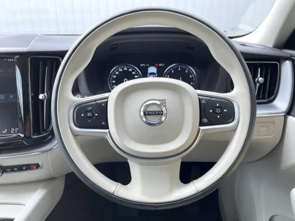 2020 Volvo Xc60 — photo 3