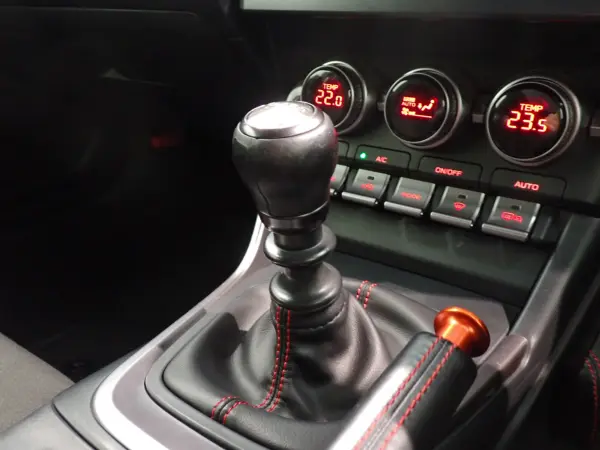 Subaru BRZ 2.4 R 6-Speed MT LED Headlights Smart Key Genuine 17-inch AW ETC — photo 9