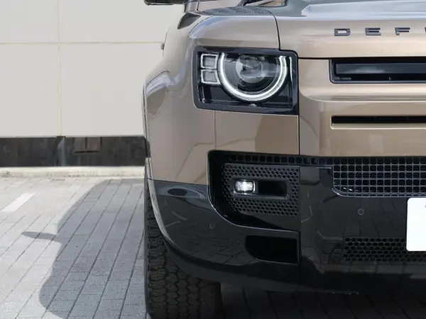 Land Rover Defender 110 X Dynamic HSE 3.0L D300 Diesel Turbo 4WD — photo 9