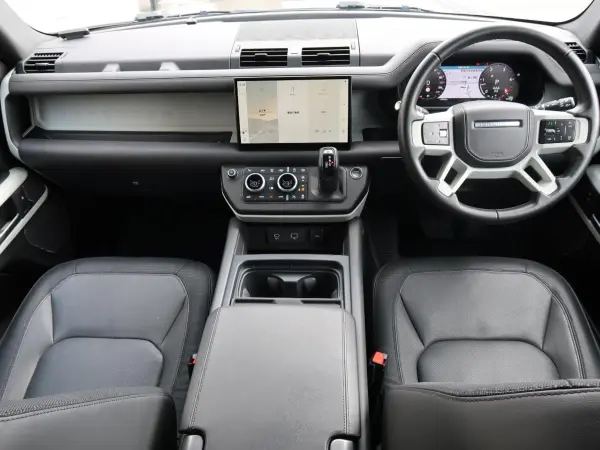 2022 Landrover Defender — photo 2