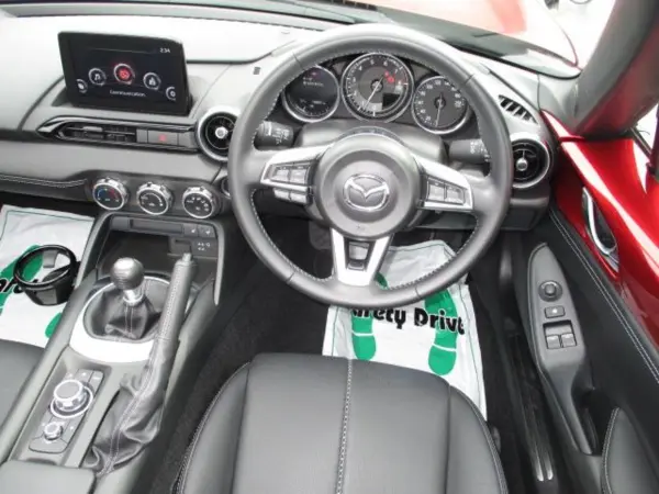 Mazda Roadster 1.5 S Leather Package One Owner BOSE (Red) — photo 7