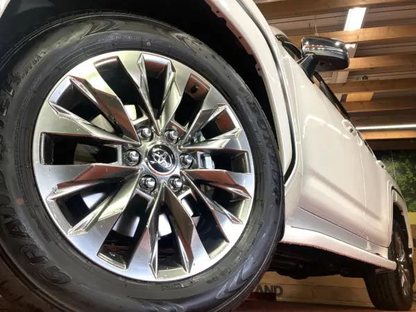 Toyota Land Cruiser 300 3.5 ZX 4WD Modellista Aero Sunroof 360 Camera JBL Sound Genuine 12.3-inch Navi Safety Sense Radar Cruise Non-Smoking Power Rear Gate Genuine Leather Seats Front & Middle Seat Aircon Dashcam ETC — photo 9