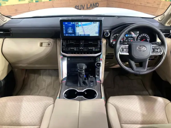 2023 Toyota Landrcuiser 300 — photo 2