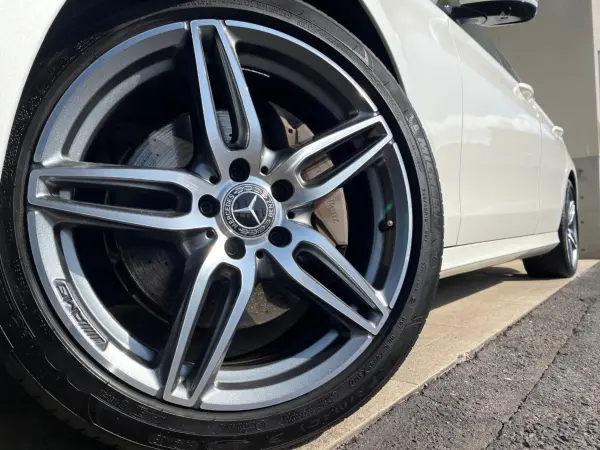 Mercedes-Benz E-Class E220d Avantgarde AMG Line Diesel Turbo Sunroof Nappa Leather Apple CarPlay Keyless Go 360 Camera Radar Safety Package LED Headlights Genuine Navigation Genuine 19-inch AW Seat Heater Power Seats Non-Smoking Car ETC (Diamond White (M)) — photo 9