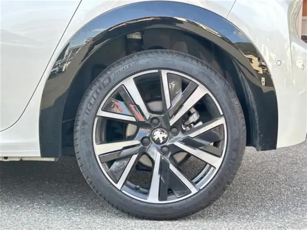 Peugeot 208GT Black Semi-Leather ACC/BSM Apple CarPlay Android Auto Ambient Light Front Seat Heater Backup Camera Genuine Display Audio Paddle Shift ETC (Pearl White) — photo 9