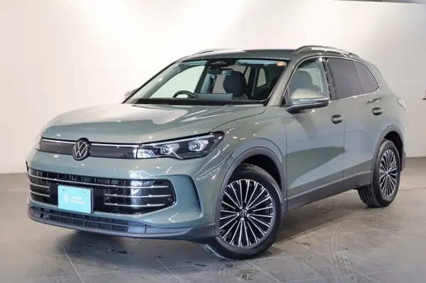 Volkswagen Tiguan eTSI Elegance Matrix Headlights (Green) — thumbnail 1