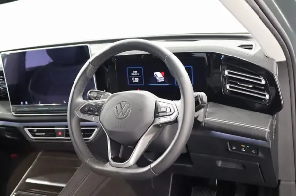 Volkswagen Tiguan eTSI Elegance Matrix Headlights (Green) — photo 8