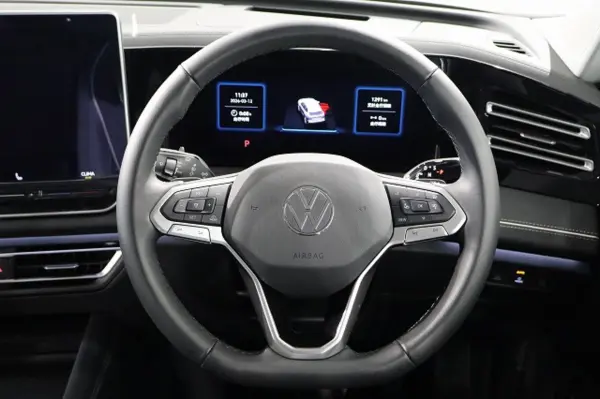 Volkswagen Tiguan eTSI Elegance Matrix Headlights (Green) — photo 9