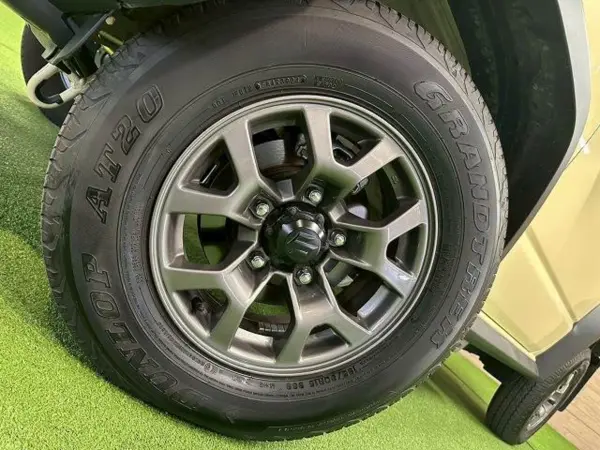 Suzuki Jimny Sierra 1.5 JC 4WD with Display Audio, Seat Heater, Backup Camera, Clearance Sonar, Cruise Control, Collision Mitigation, Lane Assist, Headlight Washer, Corner Sensor (Chiffon Ivory Metallic) — photo 9