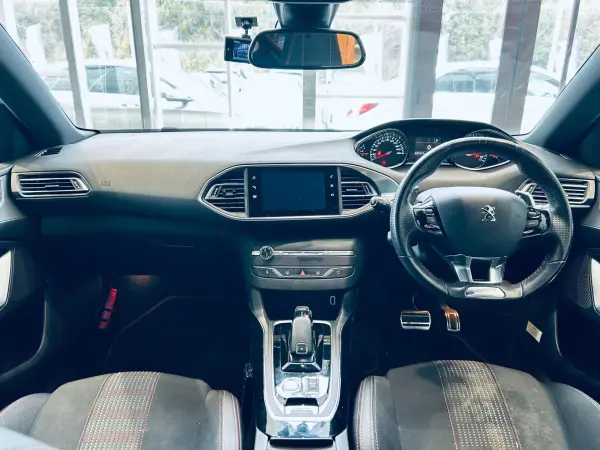 2020 Peugeot 308 — photo 2