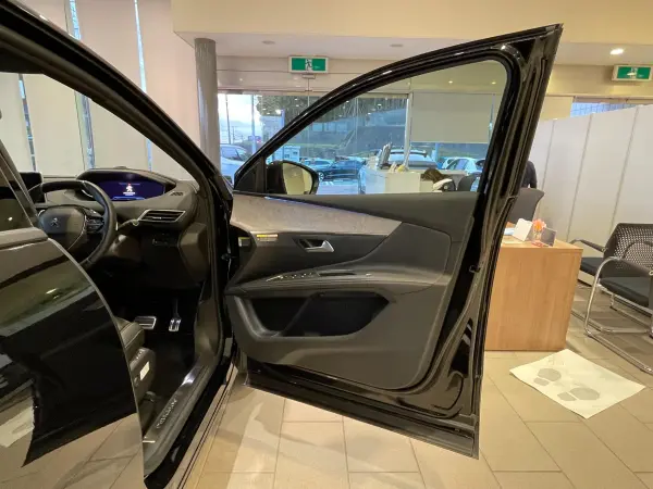 Peugeot 5008 GT BlueHDi Black Pack Diesel Turbo — photo 7