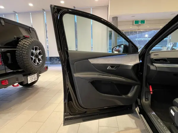 Peugeot 5008 GT BlueHDi Black Pack Diesel Turbo — photo 9