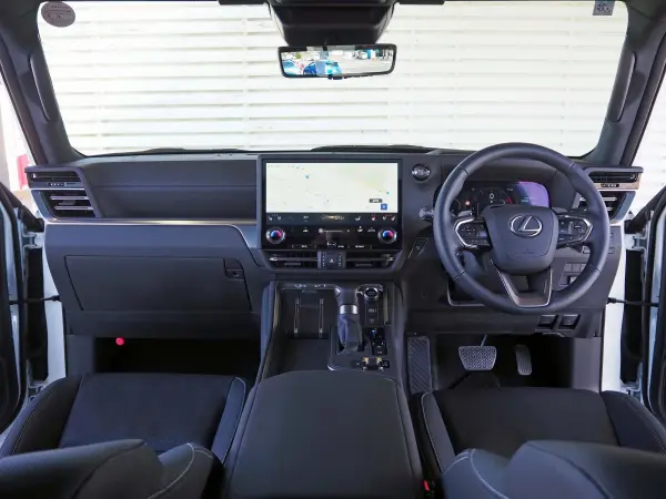 2025 Lexus Gx — photo 3