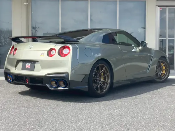 2023 Nissan Gt-r — photo 2