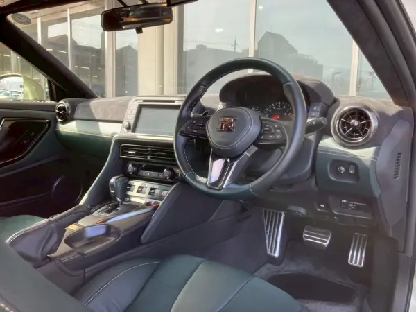 2023 Nissan Gt-r — photo 3
