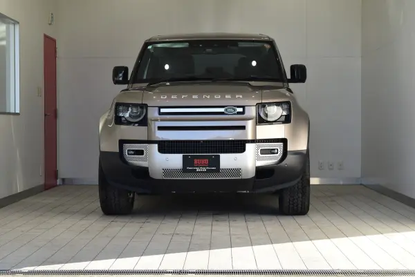 2023 Landrover Defender — photo 2