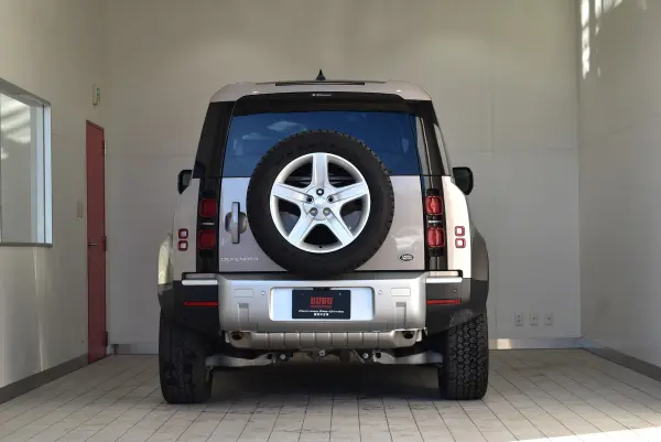 2023 Landrover Defender — photo 3