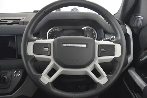 Land Rover Defender 90 SE P300 Coil Suspension 4WD One Owner Black Leather MERIDIAN 20-inch AW LED Lights Steering H ACC Blind Spot Monitor Seat Heater Ventilation Moonroof F Fog Lights New Car Warranty Authorized Dealer Vehicle — photo 9