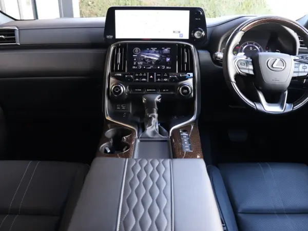 2022 Lexus Lx — photo 3