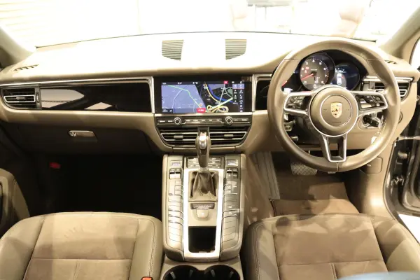 2020 Porsche Macan — photo 2