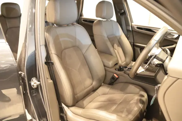 Porsche Macan S PDK 4WD Volcano Grey 19-inch Macan Turbo AW Color Crest Center Caps ACC Around View Monitor LED Headlights (Volcano Grey Metallic) — photo 8