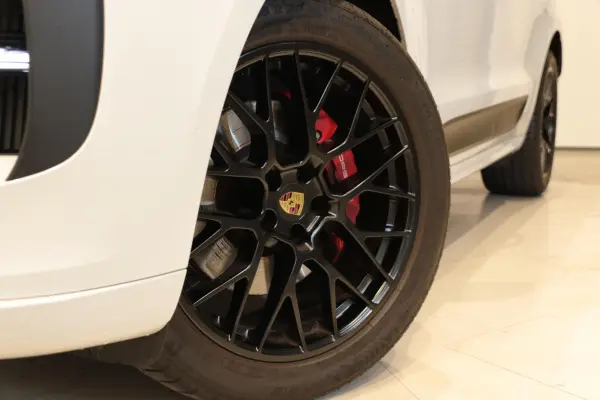 2021 Porsche Macan — photo 3