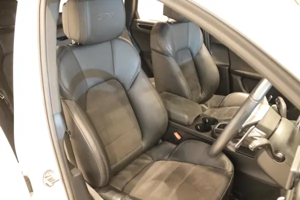 Porsche Macan GTS PDK 4WD Sport Chrono Package Power Back Door Half Leather Seat Heater (Carrara White) — photo 8
