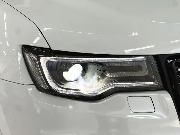 Jeep Grand Cherokee Altitude 4WD with Apple CarPlay, Factory Navigation, Digital Inner Mirror Dashcam, Digital TV, Back/Side/Front Cameras, Seat Heaters, ETC, Bluetooth, Floor Mats, Power Front Seats (White) — photo 9