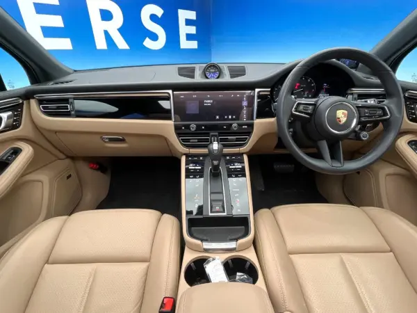 2024 Porsche Macan — photo 2