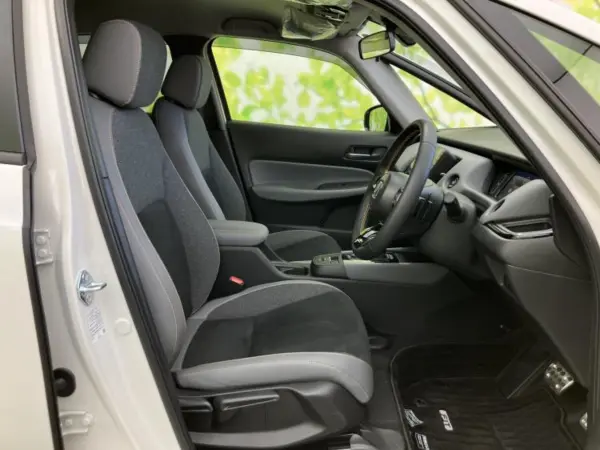 Honda Fit 1.5 e:HEV RS with Genuine 9-inch Memory Navi, Honda Sensing, Lane Departure Prevention, Front/Rear Dash Cam, LED Headlamps, Bluetooth, ETC 2.0, ABS with EBD (Platinum White Pearl) — photo 7