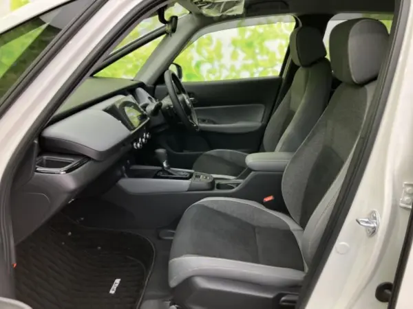 Honda Fit 1.5 e:HEV RS with Genuine 9-inch Memory Navi, Honda Sensing, Lane Departure Prevention, Front/Rear Dash Cam, LED Headlamps, Bluetooth, ETC 2.0, ABS with EBD (Platinum White Pearl) — photo 9