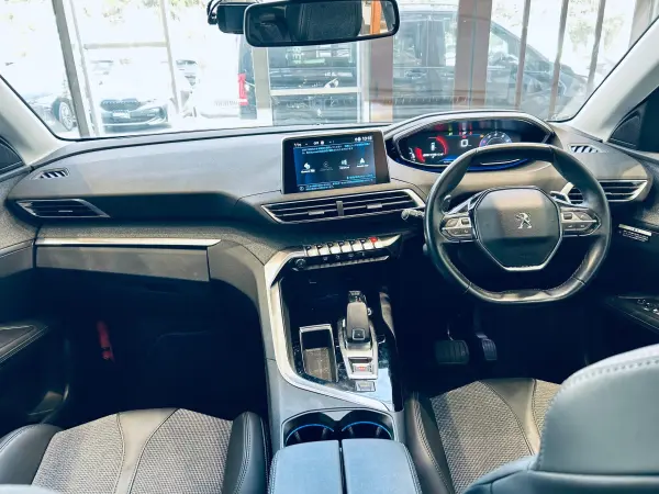 2020 Peugeot 3008 — photo 2