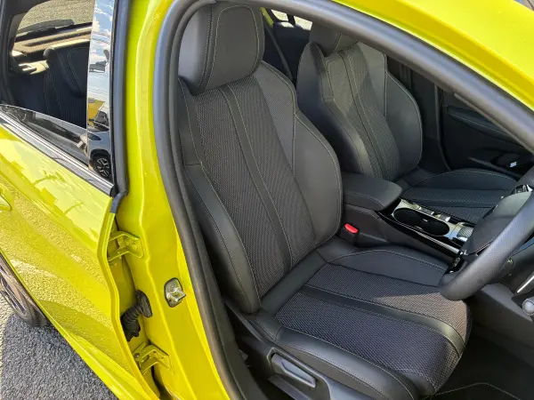 Peugeot 208 GT — photo 8