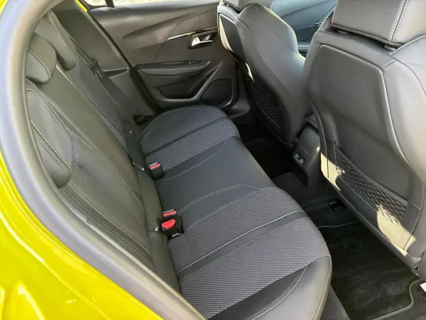 Peugeot 208 GT — photo 9