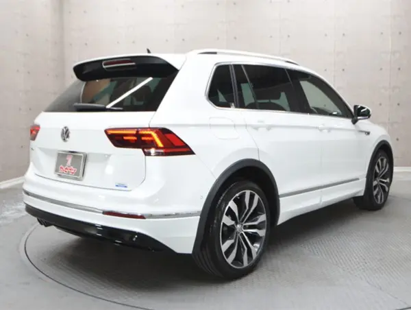 2020 Volkswagen Tiguan — photo 2