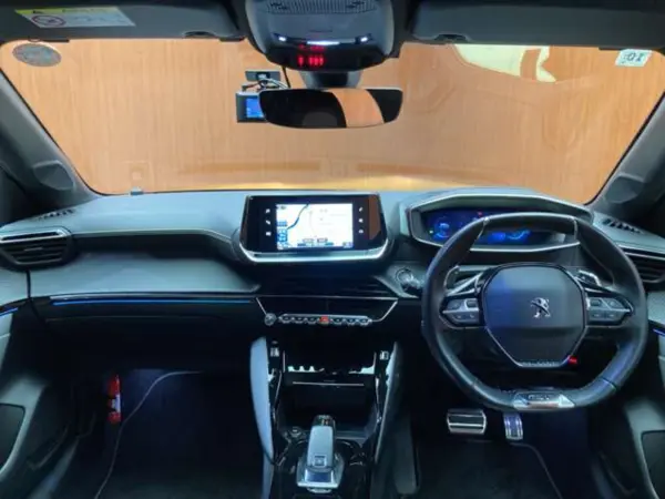 2020 Peugeot 208 — photo 2