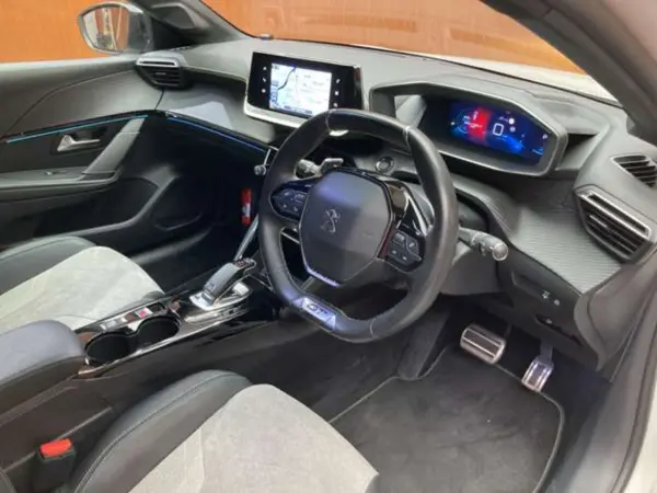 2020 Peugeot 208 — photo 3