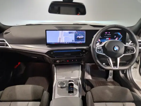 2025 Bmw 3 Series — photo 2