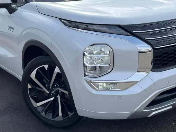 Mitsubishi Outlander PHEV 2.4 P 4WD — photo 7