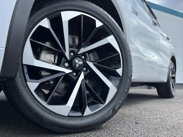 Mitsubishi Outlander PHEV 2.4 P 4WD — photo 8