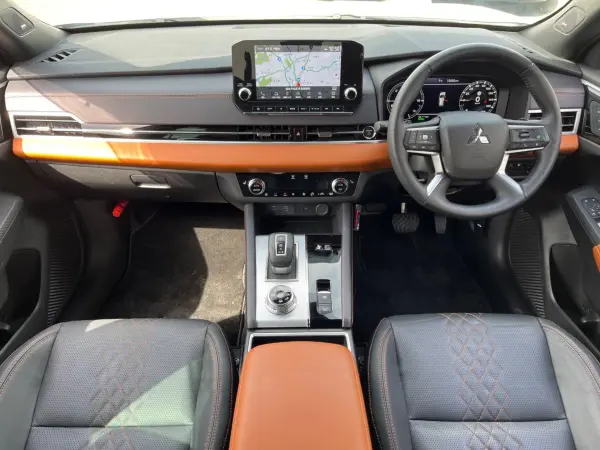 Mitsubishi Outlander PHEV 2.4 P 4WD — thumbnail 1