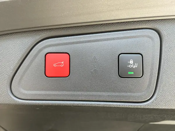 Peugeot 3008 Allure BlueHDi Diesel Turbo — photo 9