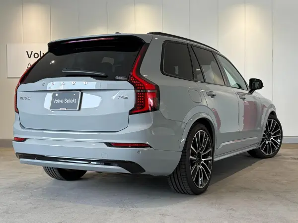 2025 Volvo Xc90 — photo 2