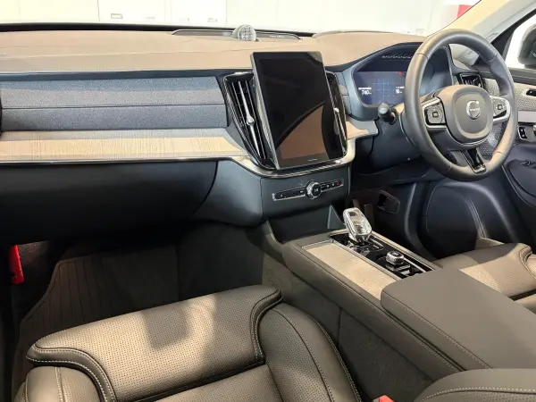 2025 Volvo Xc90 — photo 3