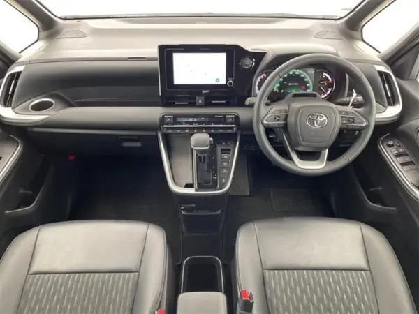 2024 Toyota Noah — photo 2