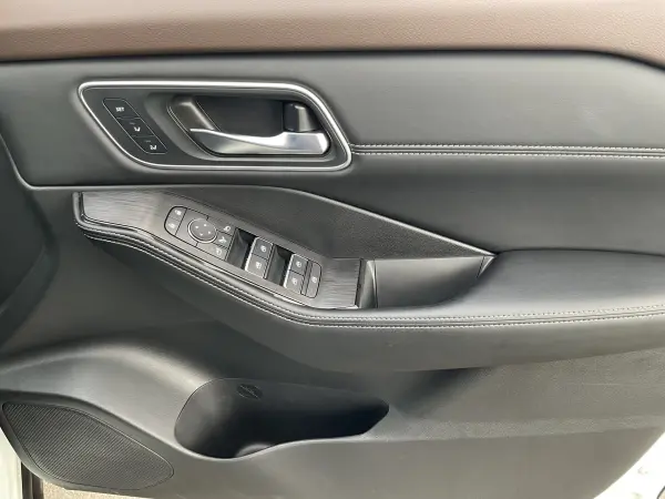 Nissan X-Trail 1.5 G e-4ORCE 4WD Memory Navigation One Owner (Pearl White) — photo 8