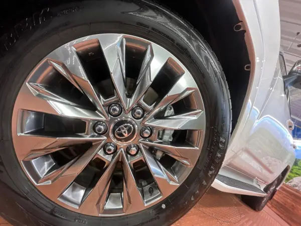 Toyota Land Cruiser 300 3.5 ZX 4WD — photo 9