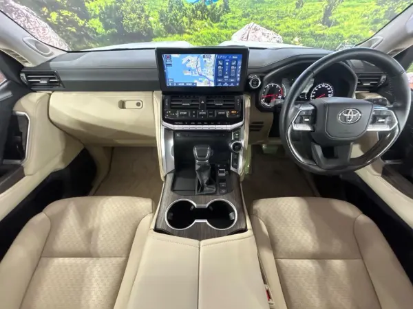 2024 Toyota Landrcuiser 300 — photo 2